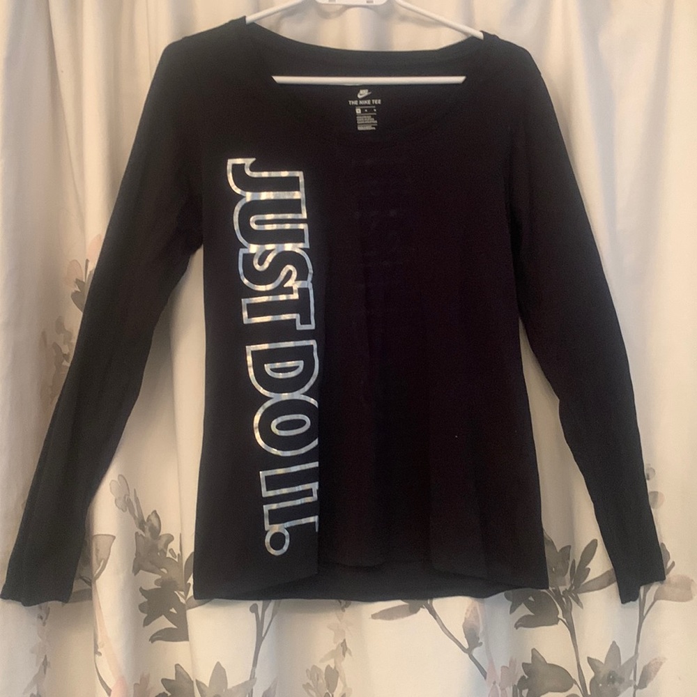 Nike black long sleeve top size medium metallic silver just do it writin…
